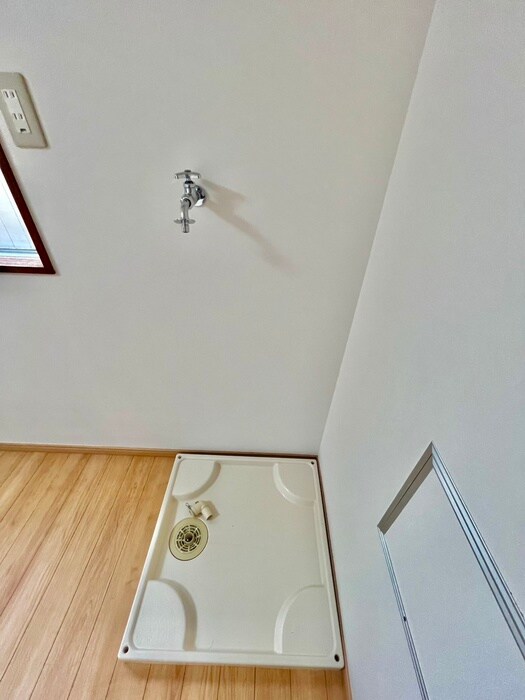 物件内観写真11　(洗濯機置場)