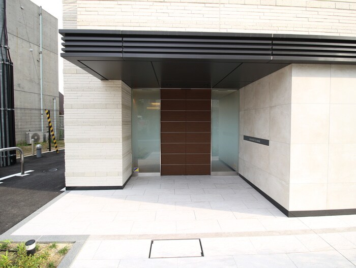 物件外観写真6　(エントランス部分)