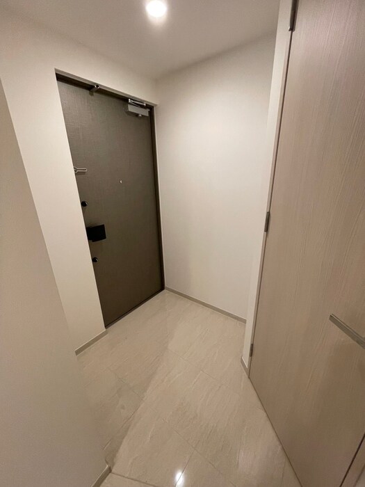 物件内観写真16　(玄関)