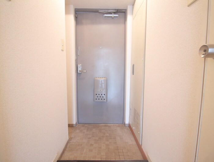 物件内観写真16　(玄関)