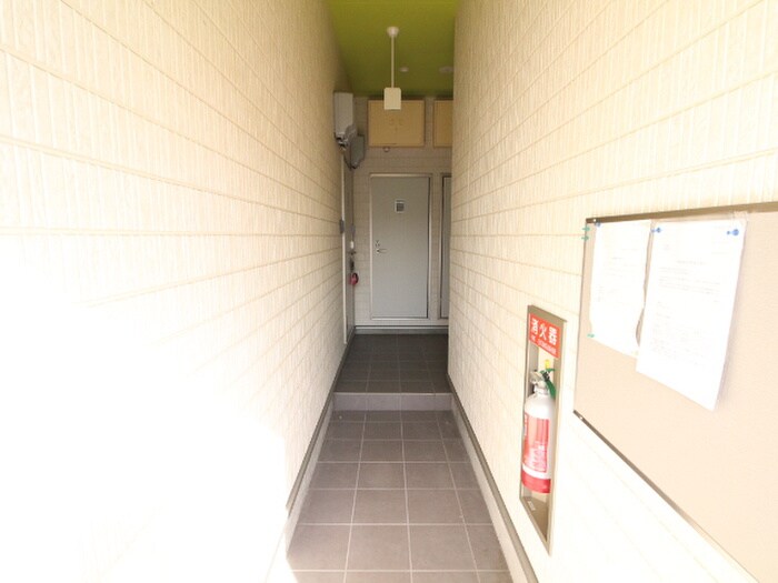 物件外観写真5　(エントランス部分)