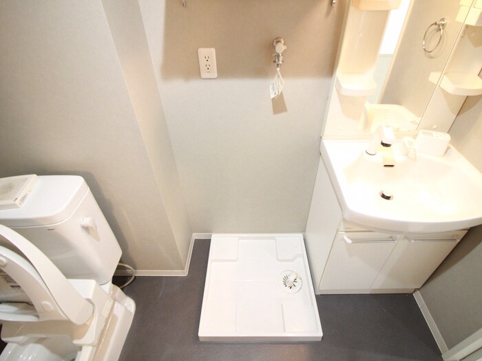 物件内観写真16　(洗濯機置場)