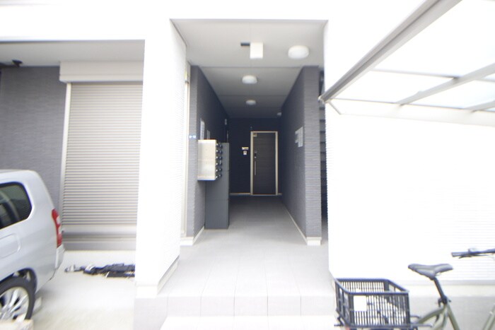 物件外観写真5　(エントランス部分)