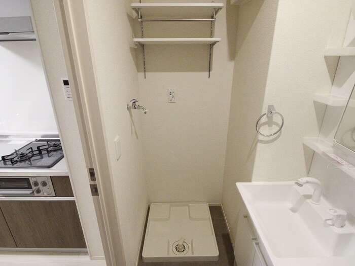 物件内観写真16　(洗濯機置場)