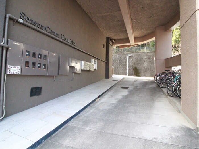 物件外観写真4　(エントランス部分)