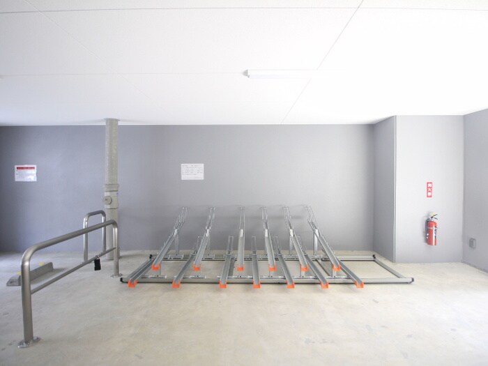 物件外観写真5　(駐輪場)