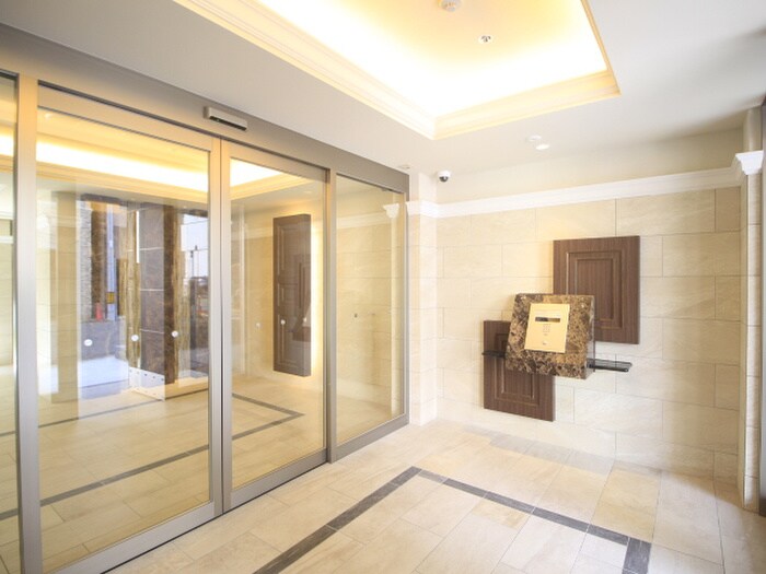 物件外観写真6　(エントランス部分)