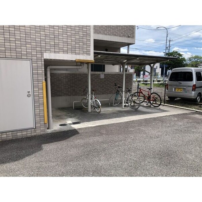 物件外観写真5　(駐輪場)