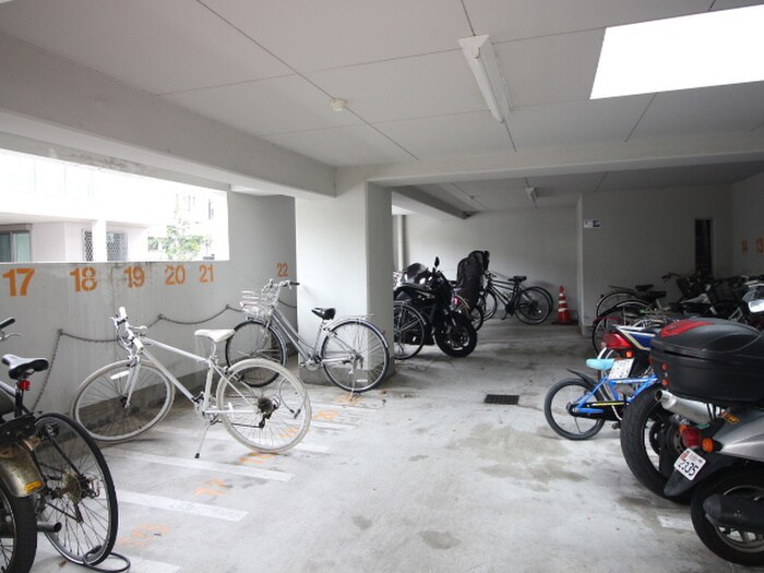 物件外観写真6　(駐輪場)