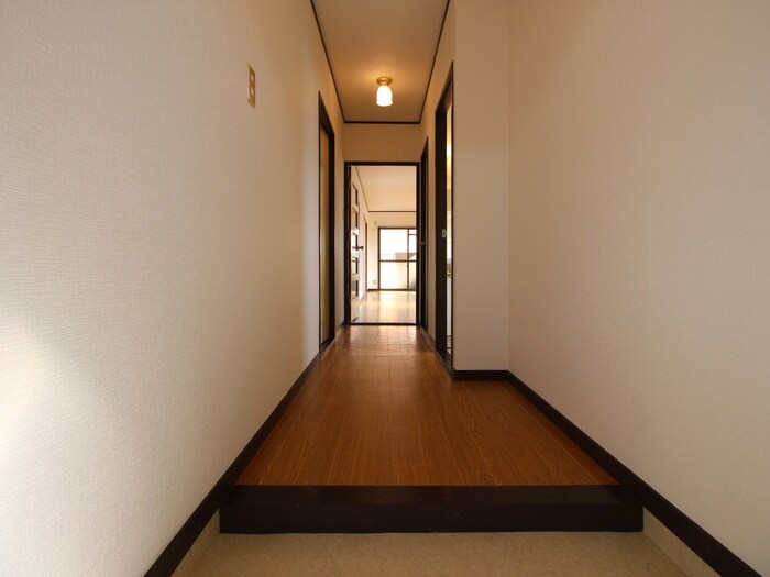 物件内観写真17　(玄関)