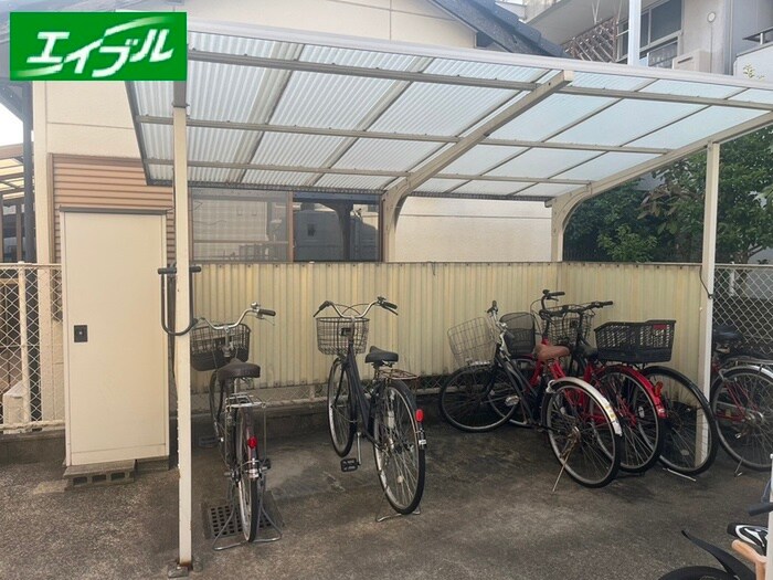 物件外観写真2　(駐輪場)