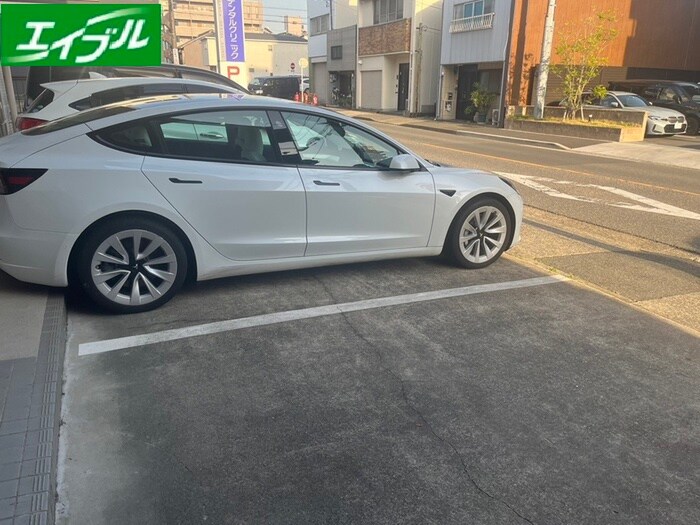 物件外観写真3　(駐車場)