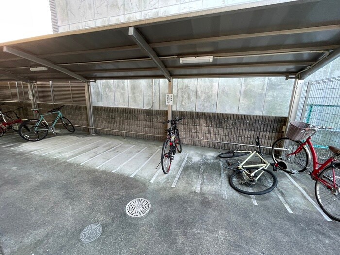 物件外観写真2　(駐輪場)
