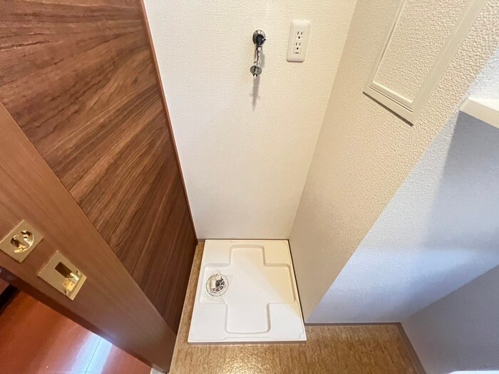 物件内観写真13　(洗濯機置場)