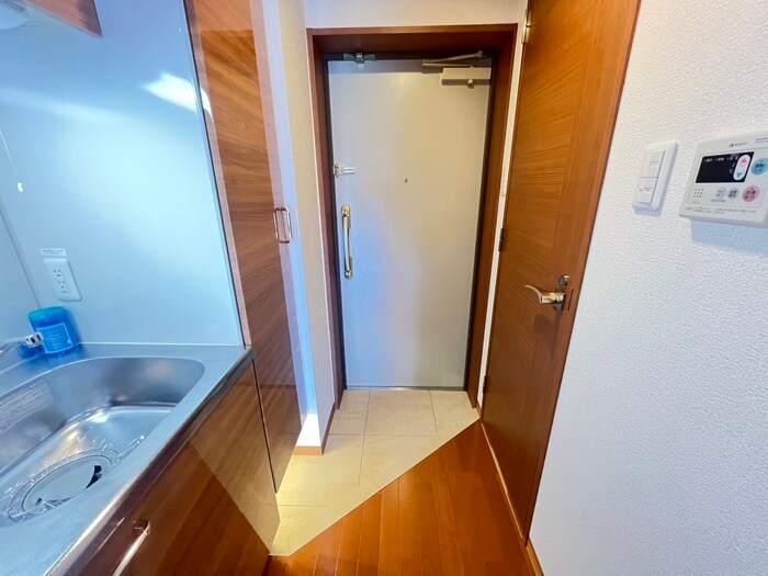 物件内観写真16　(玄関)