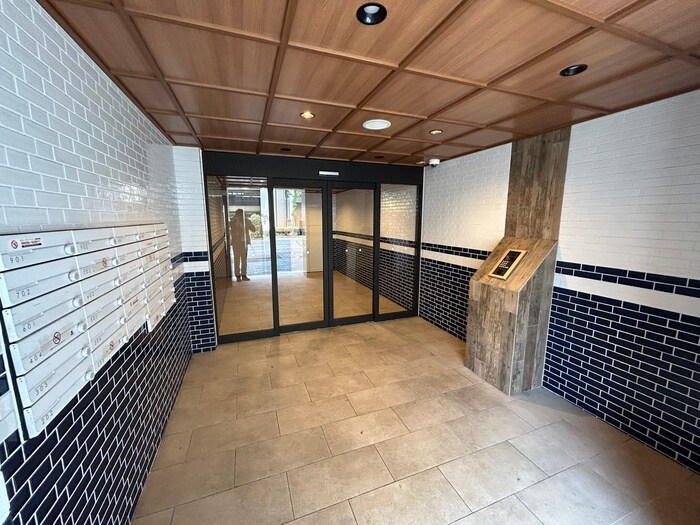 物件外観写真2　(エントランス部分)