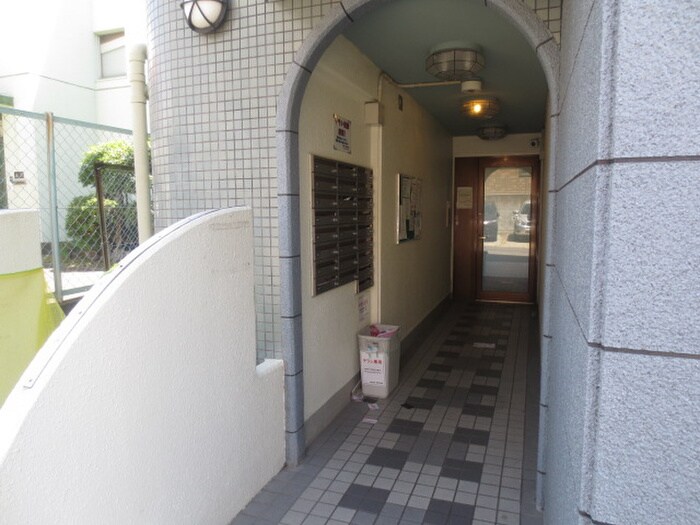 物件外観写真4　(エントランス部分)