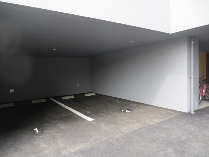 物件外観写真3　(駐車場)