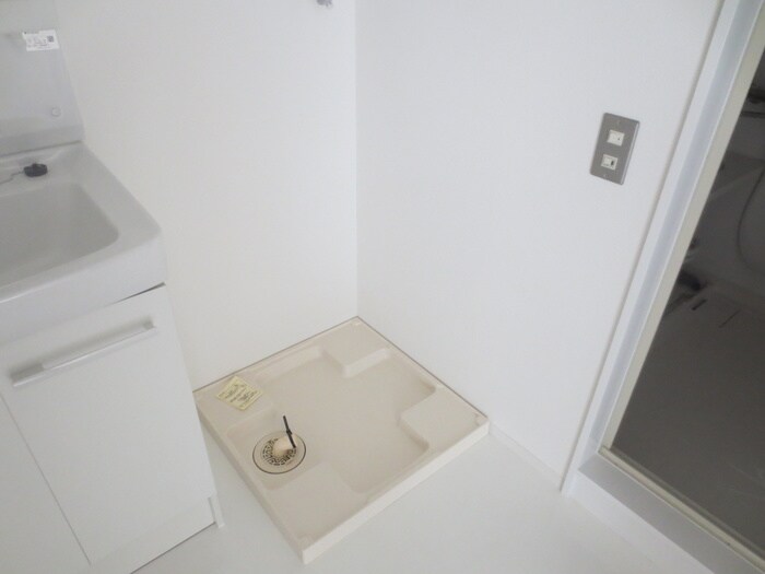 物件内観写真12　(洗濯機置場)