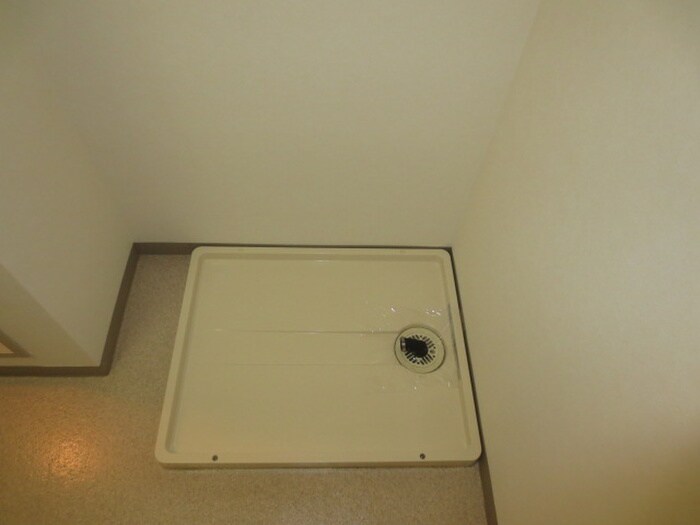 物件内観写真9　(洗濯機置場)