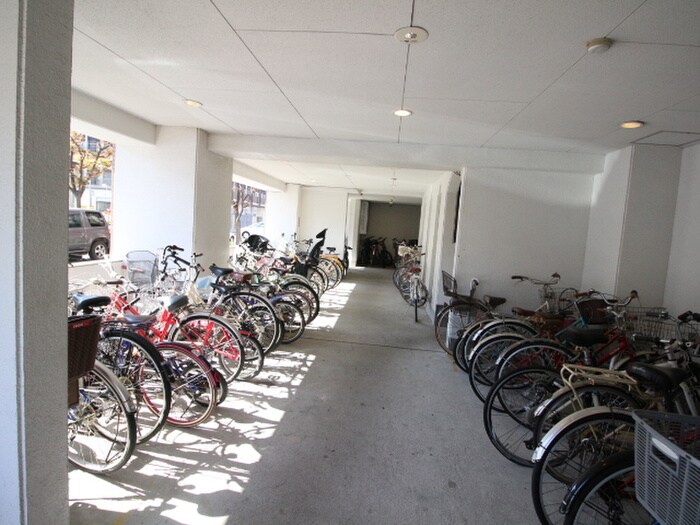 物件外観写真4　(駐輪場)
