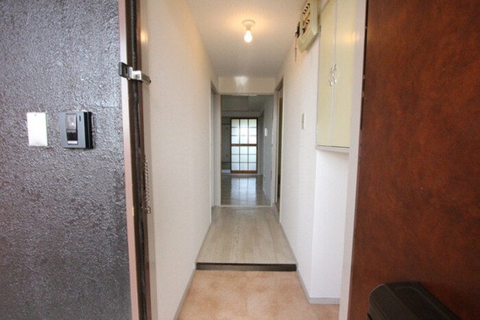 物件内観写真13　(玄関)