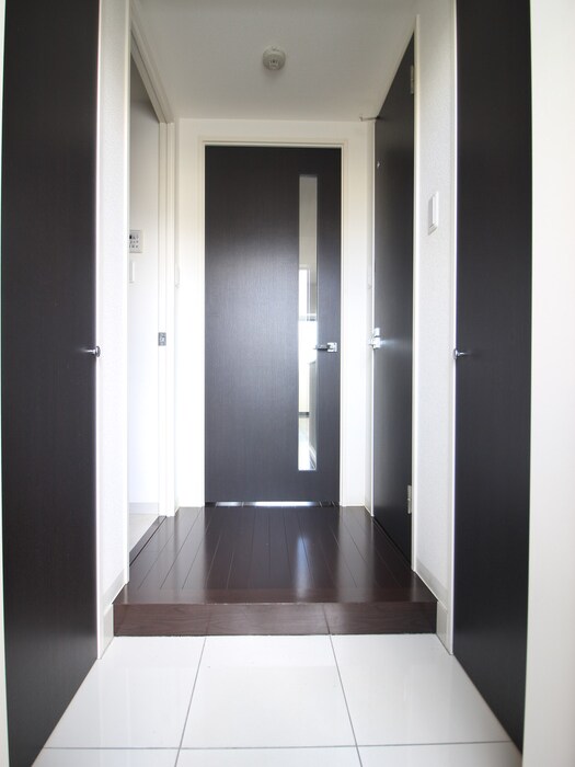 物件内観写真9　(玄関)