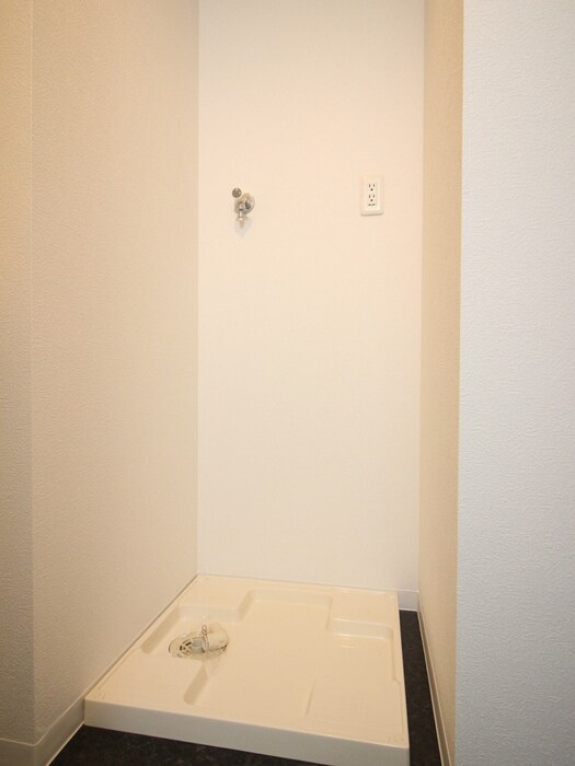 物件内観写真14　(洗濯機置場)