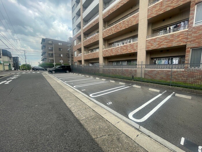 物件外観写真2　(駐車場)