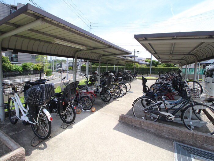 物件外観写真5　(駐輪場)