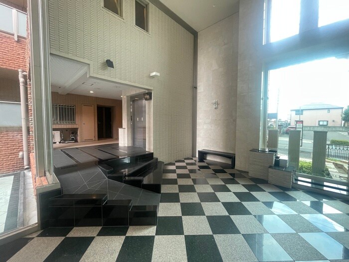 物件外観写真6　(エントランス部分)