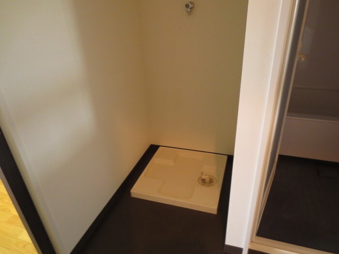 物件内観写真12　(洗濯機置場)