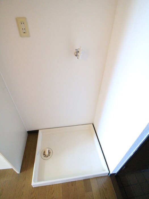 物件内観写真13　(洗濯機置場)