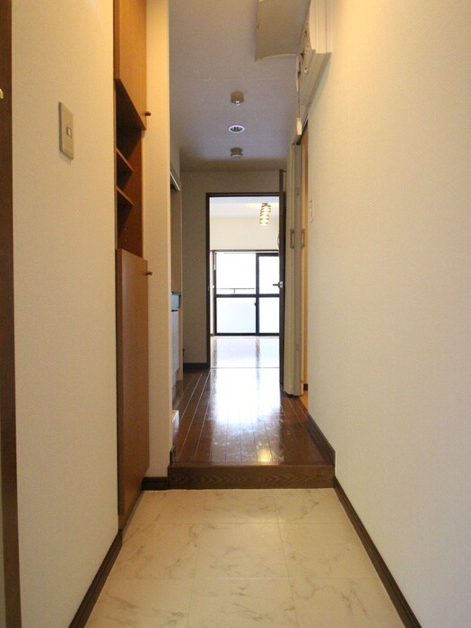 物件内観写真16　(玄関)