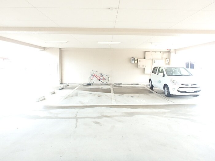 物件外観写真4　(駐車場)