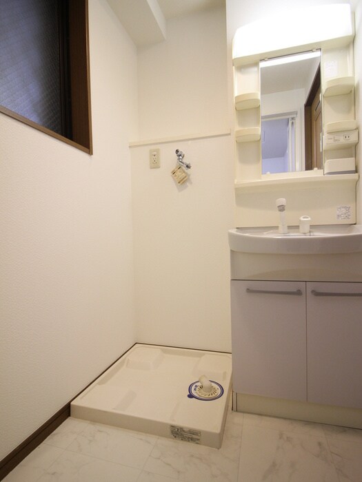 物件内観写真14　(洗濯機置場)