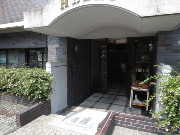 物件外観写真2　(エントランス部分)