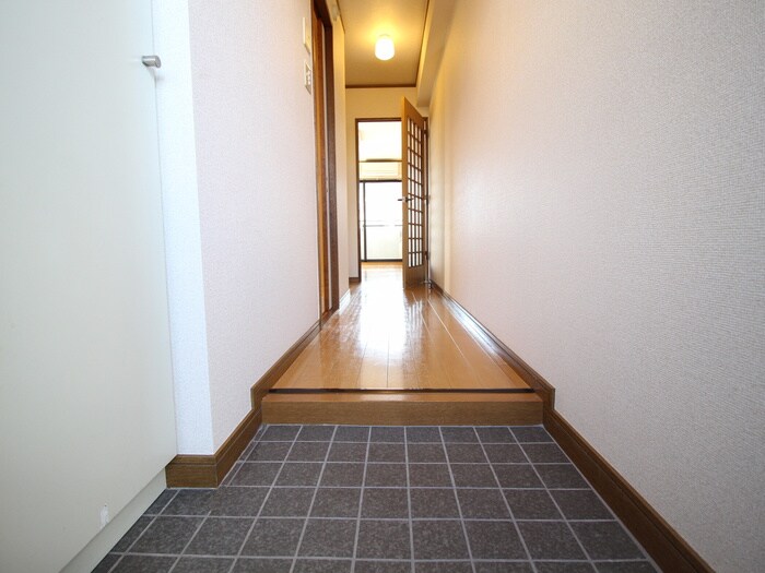 物件内観写真7　(玄関)