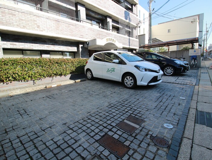 物件外観写真4　(駐車場)