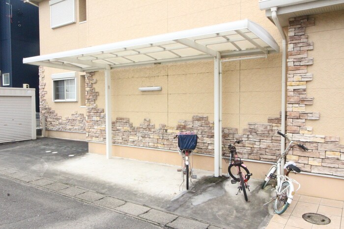 物件外観写真4　(駐輪場)
