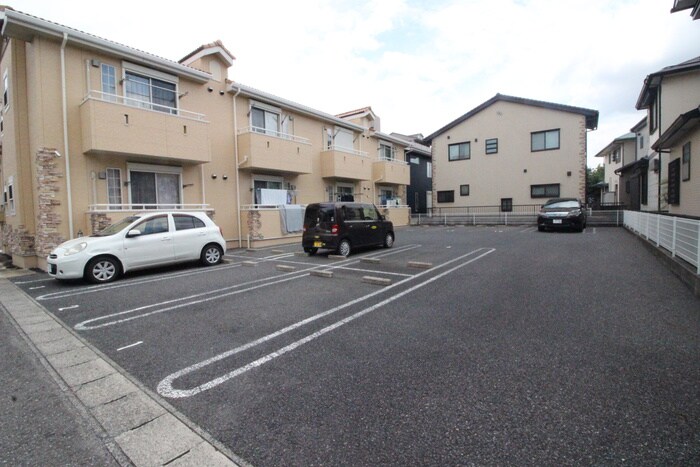 物件外観写真6　(駐車場)