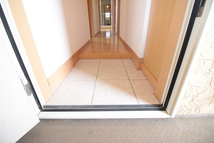 物件内観写真16　(玄関)