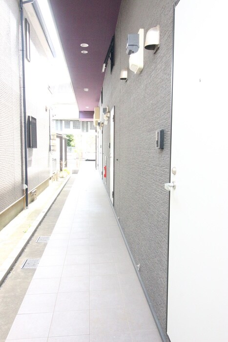 物件外観写真6　(エントランス部分)