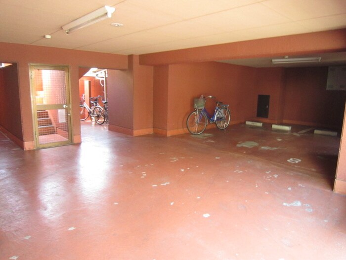 物件外観写真2　(駐車場)