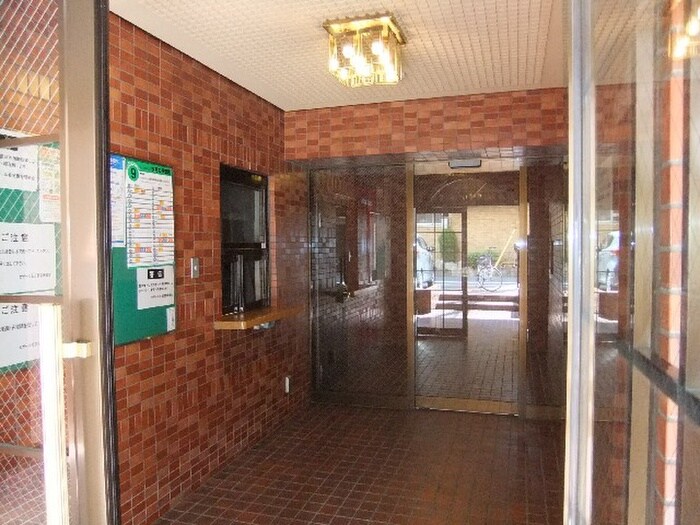 物件外観写真4　(エントランス部分)