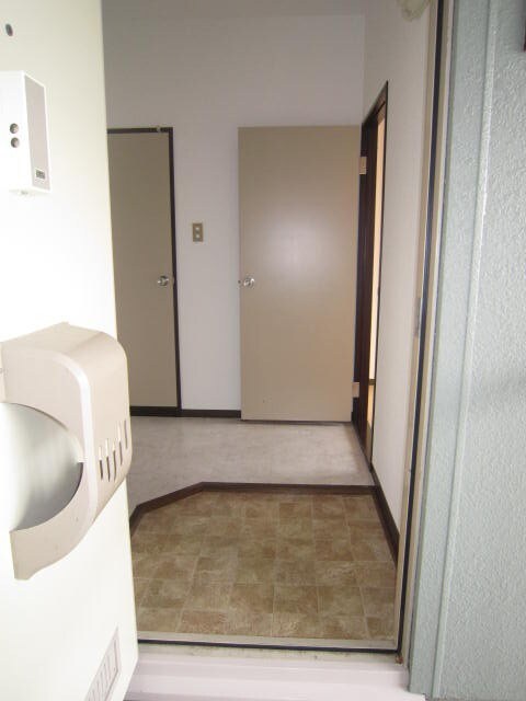 物件内観写真7　(玄関)