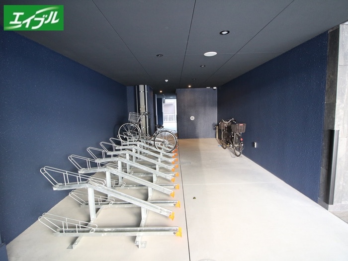 物件外観写真3　(駐輪場)