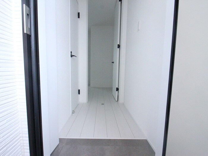 物件内観写真10　(玄関)