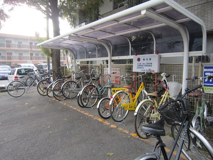 物件外観写真3　(駐輪場)