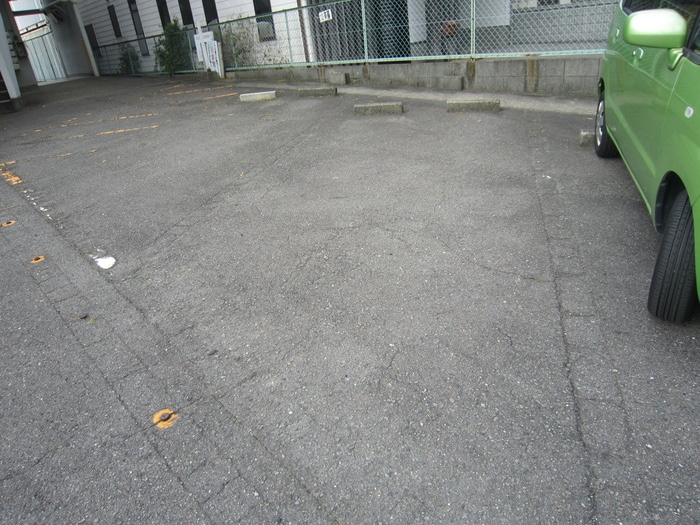 物件外観写真4　(駐車場)